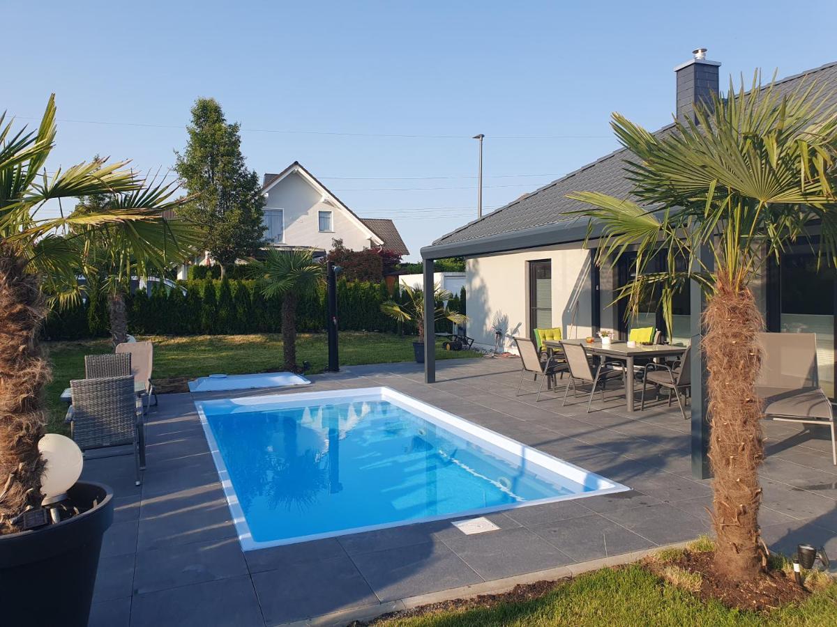 Grosszuegige Unterkunft Mit Terrasse Oberbrechen Esterno foto